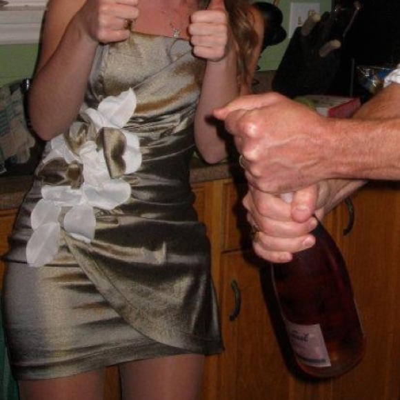 Formal dress - Picture 5 of 5